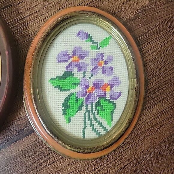 Pair Vintage Floral Needlepoint Flowers in Oval Frames Miss Matched 9x7 & 8x6.5 - Picture 3 of 14